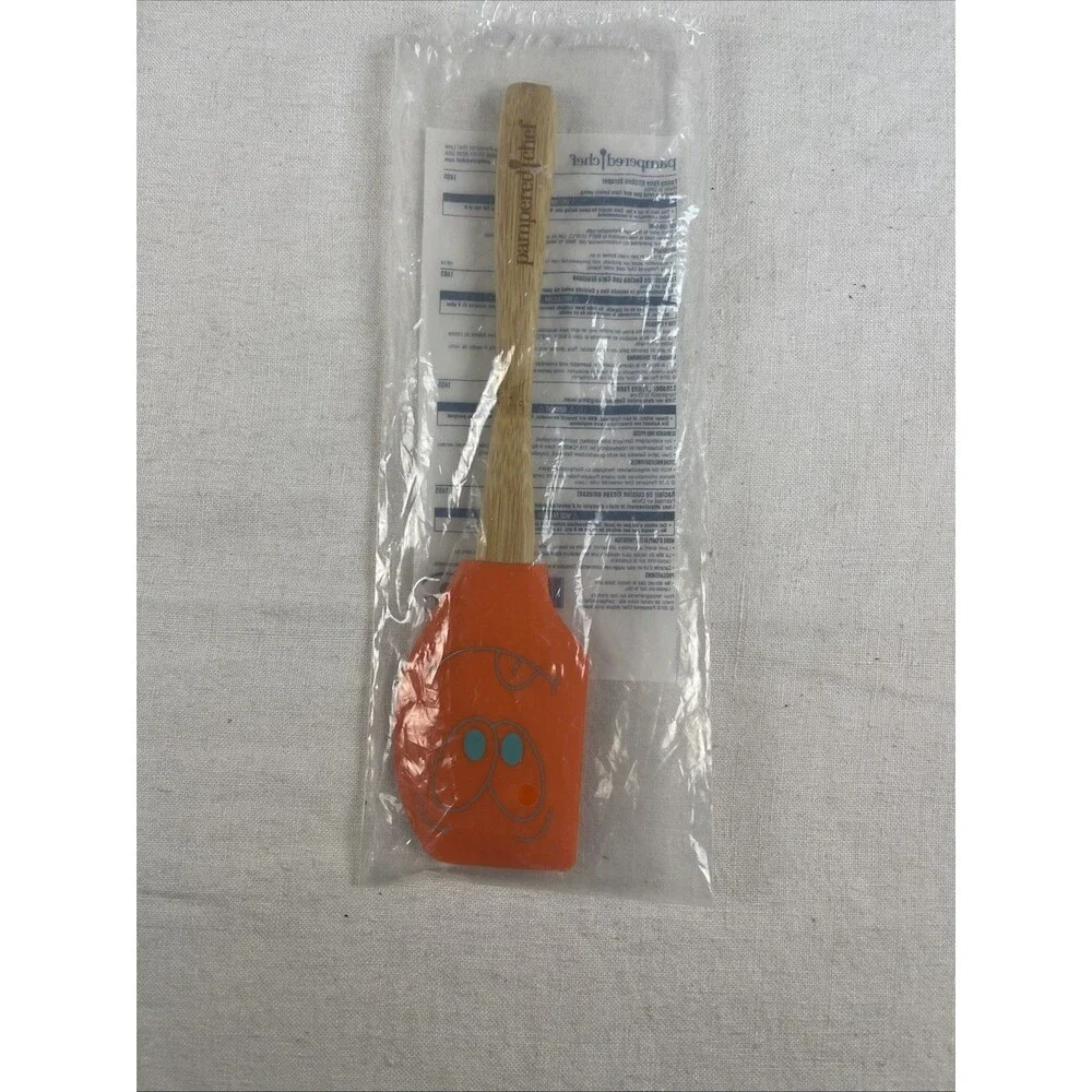 Pampered Chef Funny Face Kitchen Scraper 1405